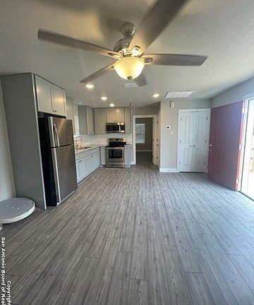 3rd image of 301 Medina Dr