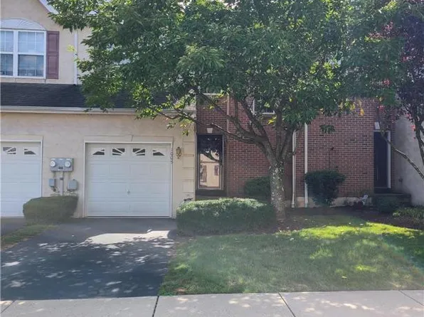 1005 Avondale Dr, Red Hill, PA 18076