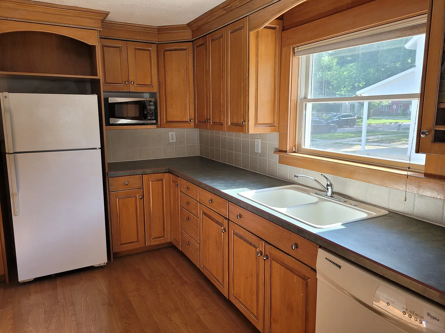 2 bed, 1038 sqft, $2,045 — Photo 3