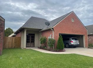 128 Oakbend Dr, Lafayette, LA 70506