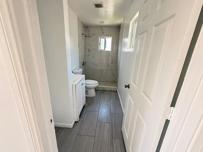 724 Iona St — Photo 4
