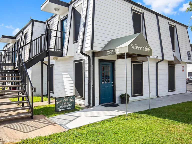Silver Club Apartments — Photo 7