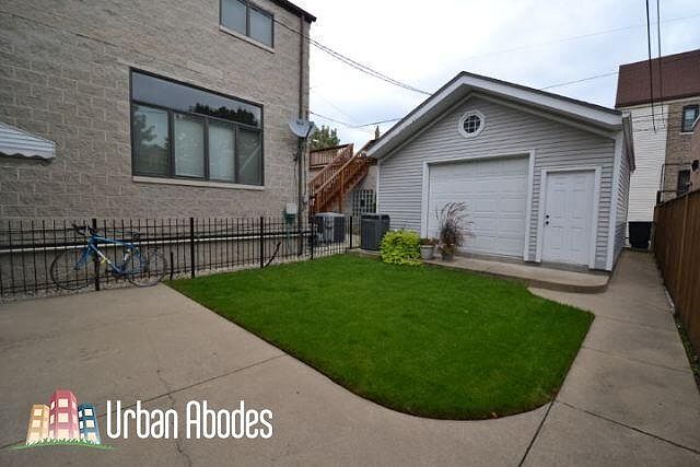2nd image of 3239 N Leavitt St #2