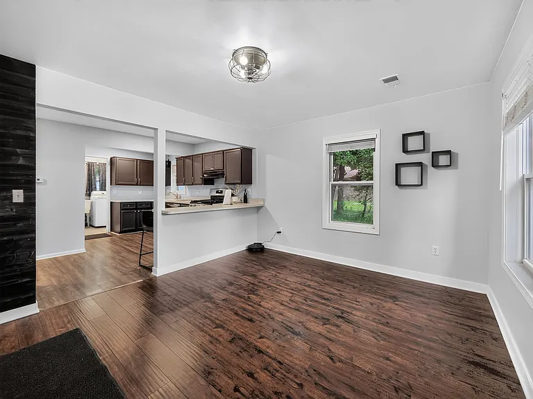 388 E South Blvd — Photo 5