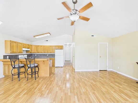 4th image of 502 Pine Ln