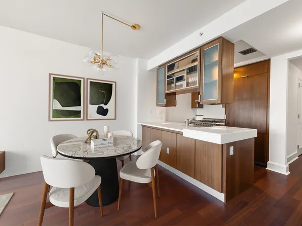 60 Riverside Boulevard image 4 of 22