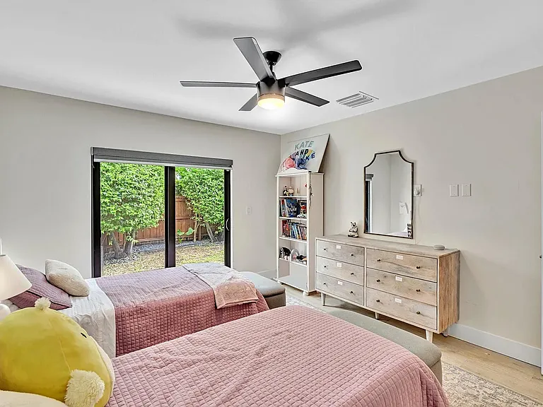 1740 Poinsettia Dr — Photo 42