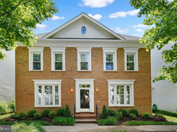 108 Smallwood Way, Falls Church, VA 22046