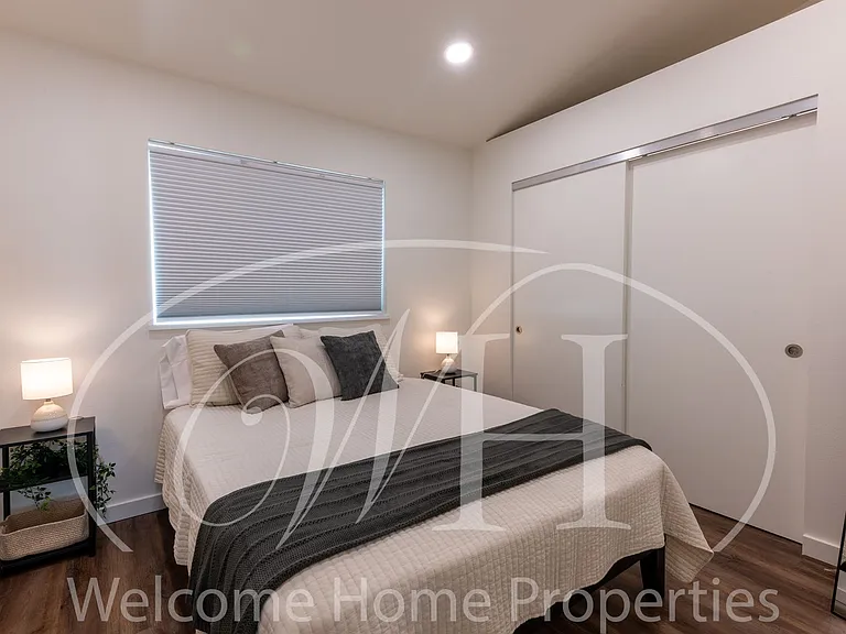 159 SE Sparrows Pl — Photo 32