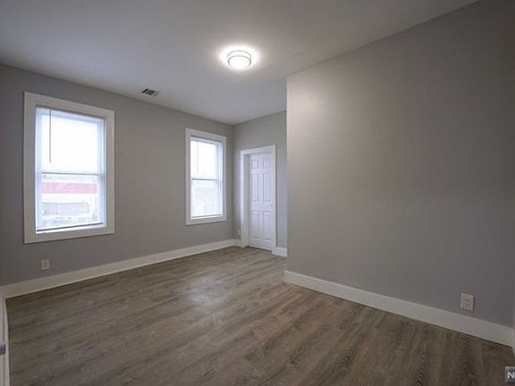 5th image of 17 Northfield Ave #1R