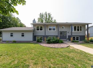 2400 S Sheffield Cir, Sioux Falls, SD 57106