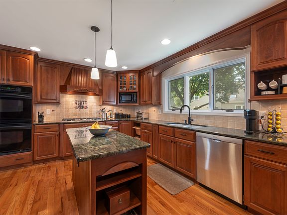 3rd image of 945 Whittington Dr
