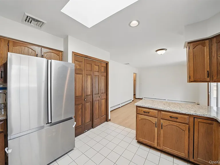 30 Shore Blvd — Photo 15