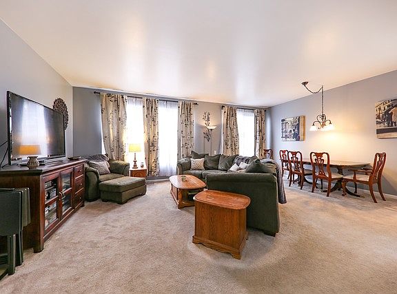3rd image of 130 Oakton Dr