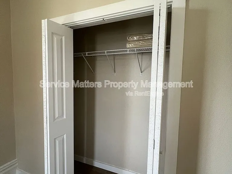 1319 W Jackson St — Photo 24