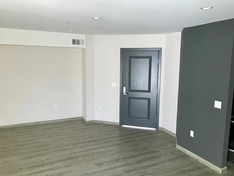 6238 Fulton Ave — Photo 5