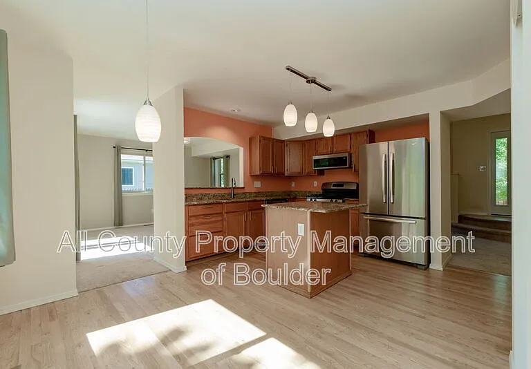 1288 Redwood Ave — Photo 7