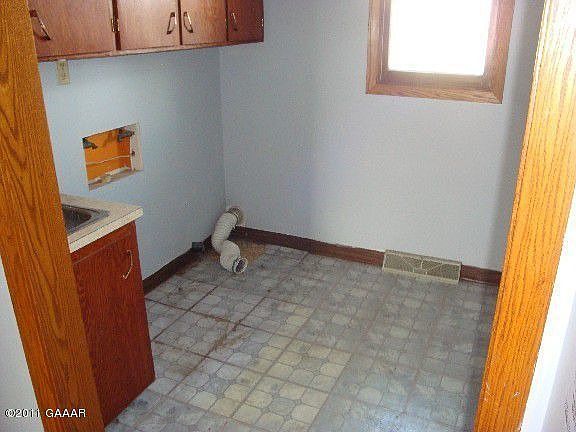 5th image of 203 Douglas St