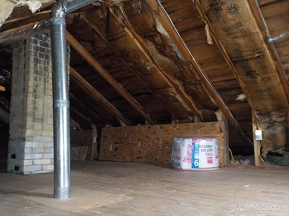 5th image of 827 E C St