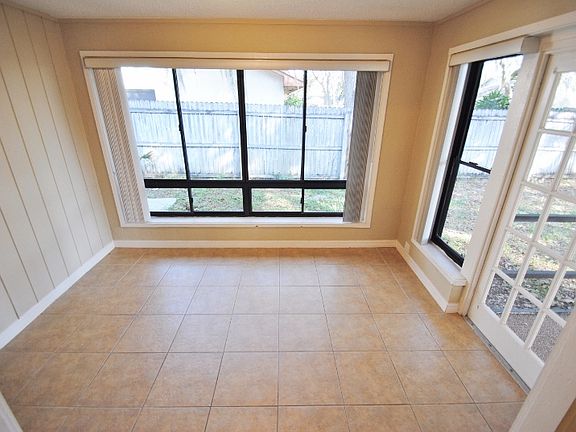 4th image of 305 Sandpiper Dr