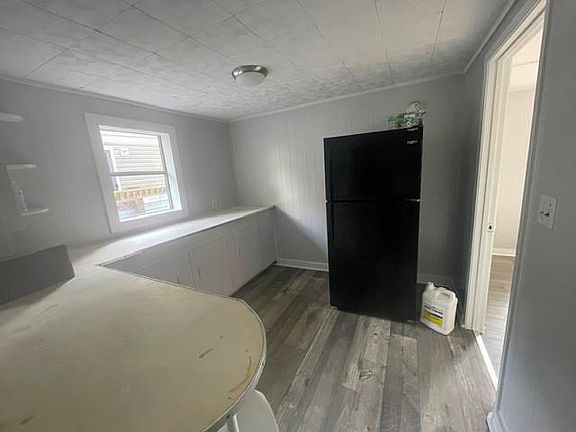 3rd image of 610 Church St