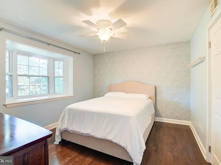 2100 N Scott St #106 — Photo 16