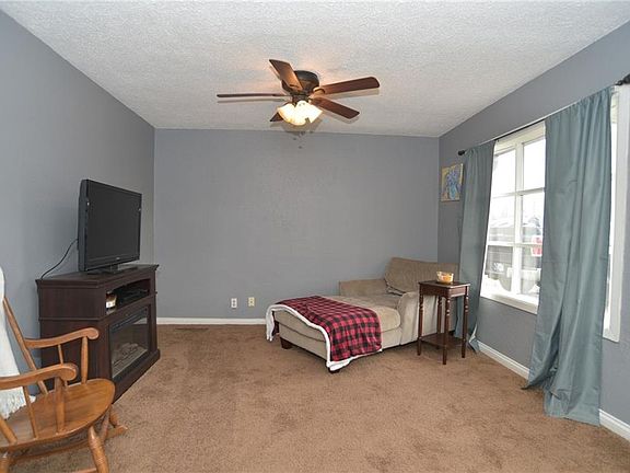 5th image of 132 Bradford Pl