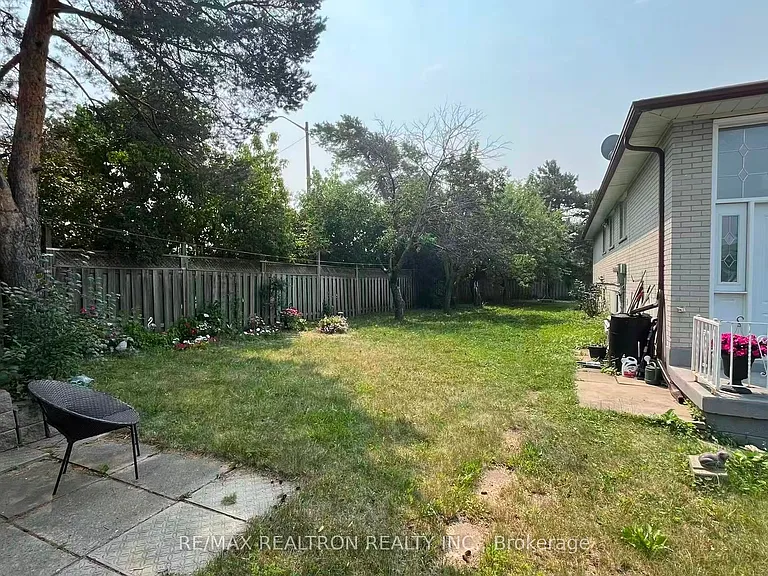 2 Greyhound Dr #BASEMENT — Photo 12