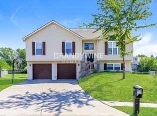 8737 N Arcola Ct, Kansas City, MO 64153