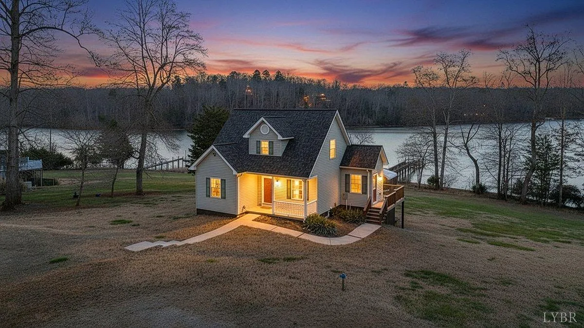 111 Stillwater Ln photo 1