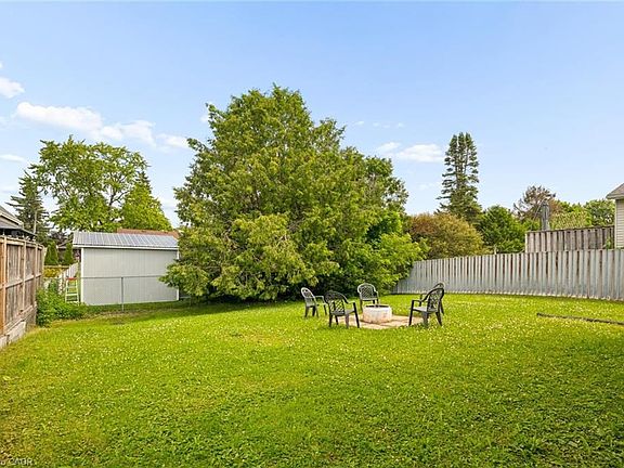 3rd image of 154 Graham Cres