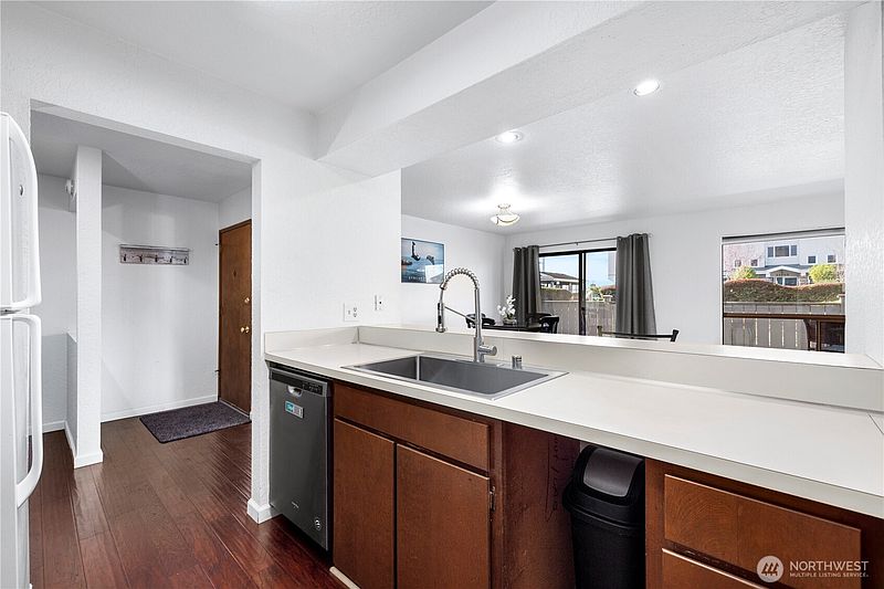 5th image of 22508 6th Avenue S #1