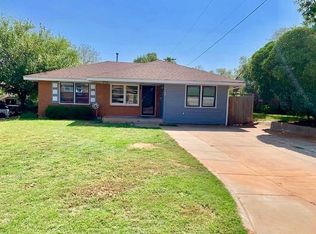 1130 Nowahy Ave, Clinton, OK 73601