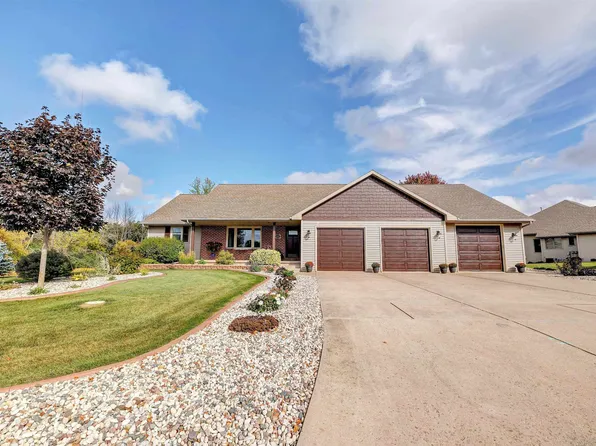 3001 Creekwood Dr, Green Bay, WI 54311
