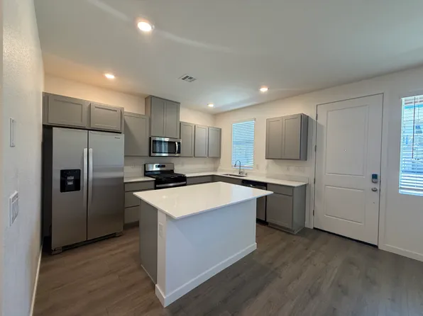 844 W End St, Carson City, NV 89701
