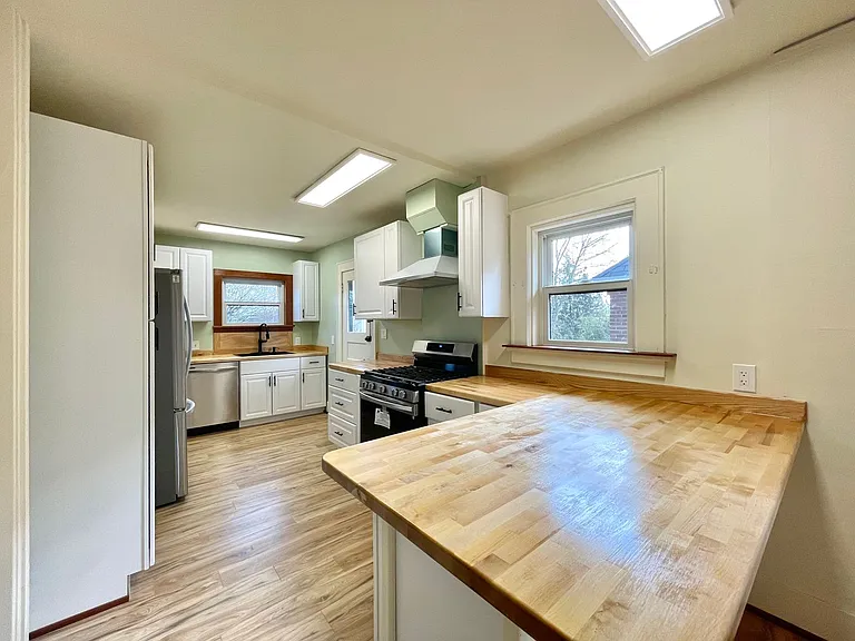 5222 35th Ave NE — Photo 9