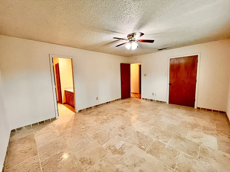 3904 Woodbury Ct — Photo 14