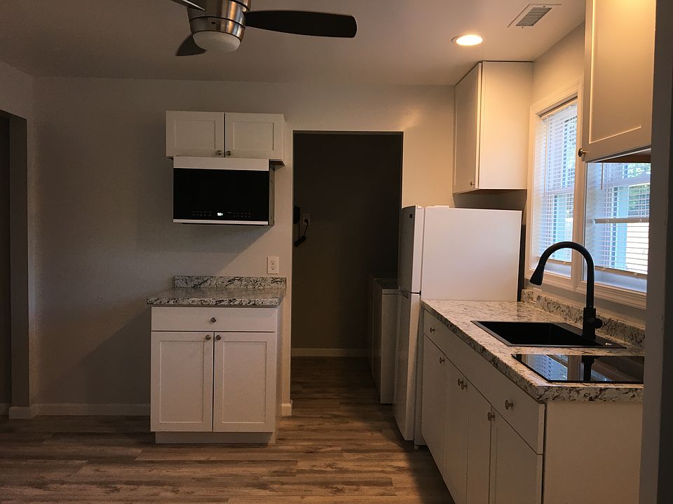 1st image of 3832 Edinburgh Dr