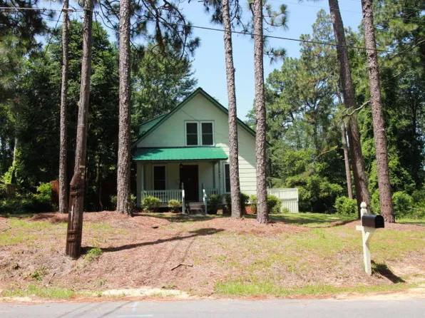 390 W Connecticut Ave, Southern Pines, NC 28387