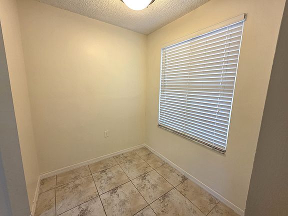 4th image of 16104 Glenmoor Dr