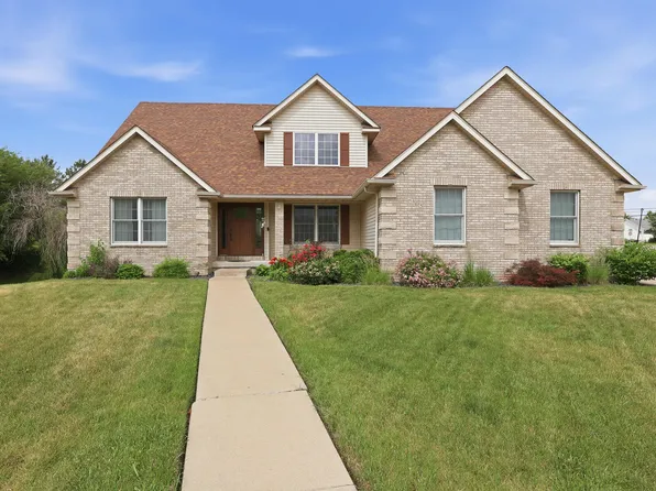 2403 E 58th Ct, Davenport, IA 52807
