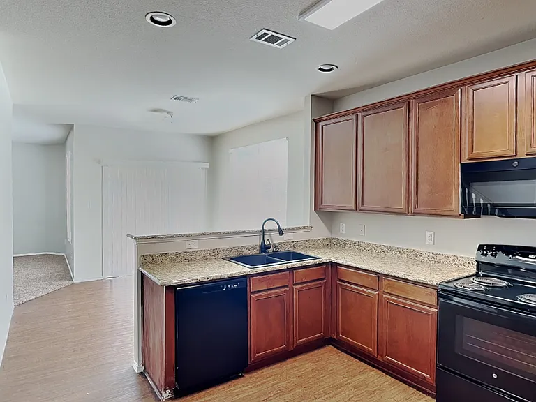 8453 Shallow Creek Dr — Photo 6