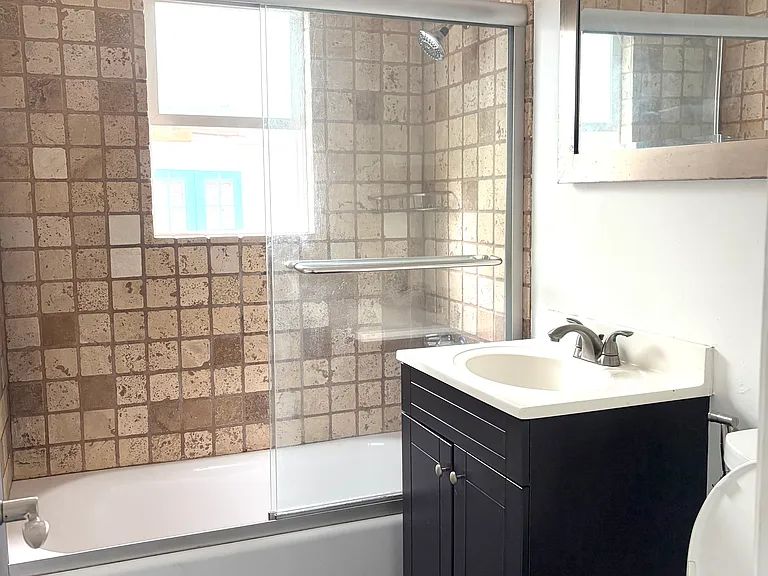 2304 Voorhees Ave #A — Photo 8