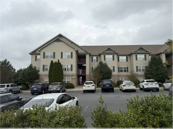 1133 Harts Ridge Dr, Seneca, SC 29678