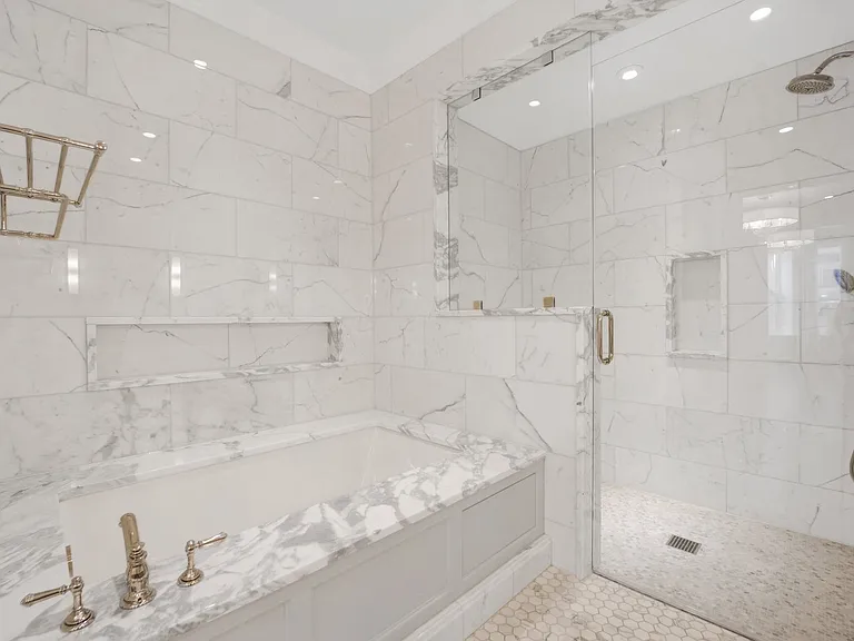 105 W Chestnut St #105 — Photo 32