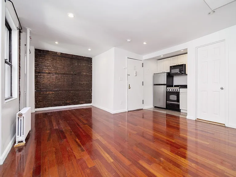106 Greenwich Ave #3B — Photo 3