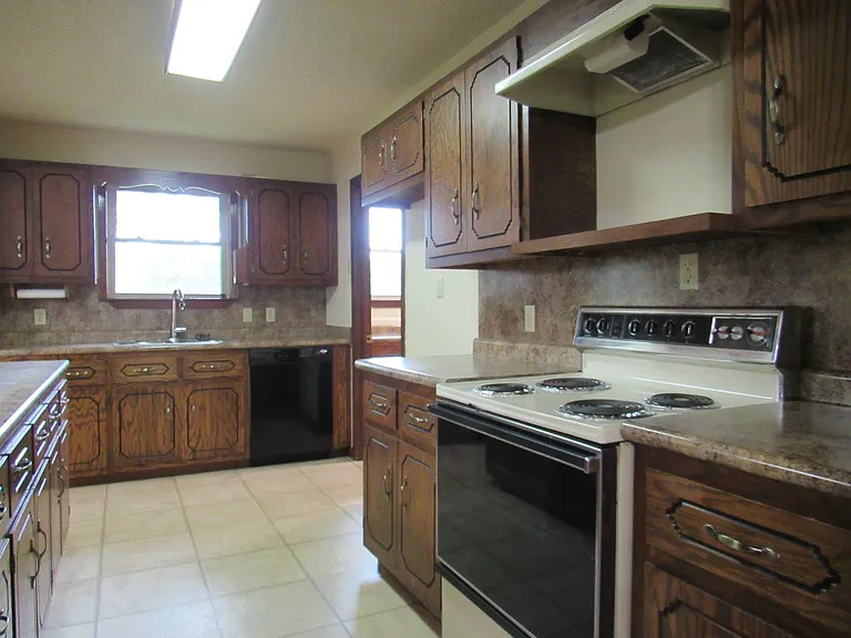13501 Lower Steel Bend Rd — Photo 23