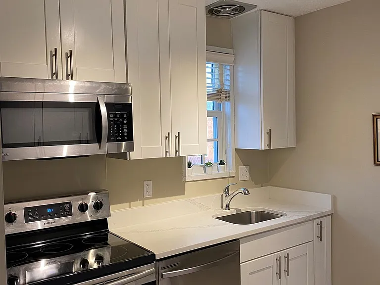 1630 W Abingdon Dr #301 — Photo 12