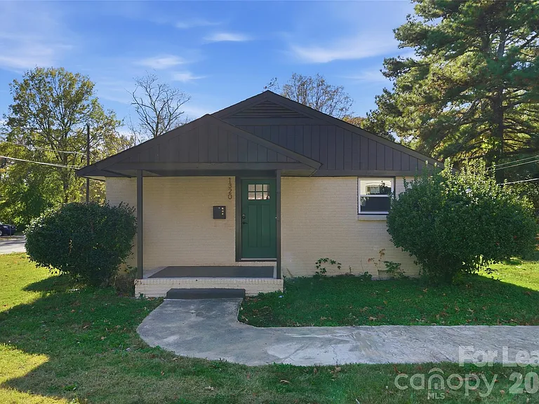 1320 Anderson St — Photo 1