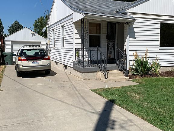 2nd image of 2730 S Melbourne St